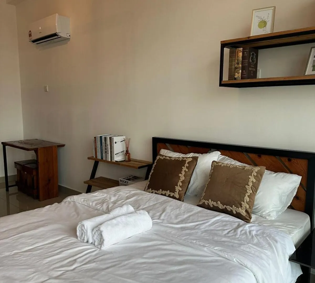 Mount Austin Lake View Johor Bahru Apartment